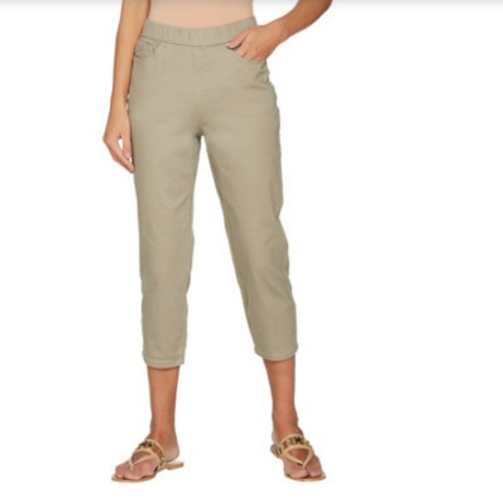 Belle Khaki capris NWT